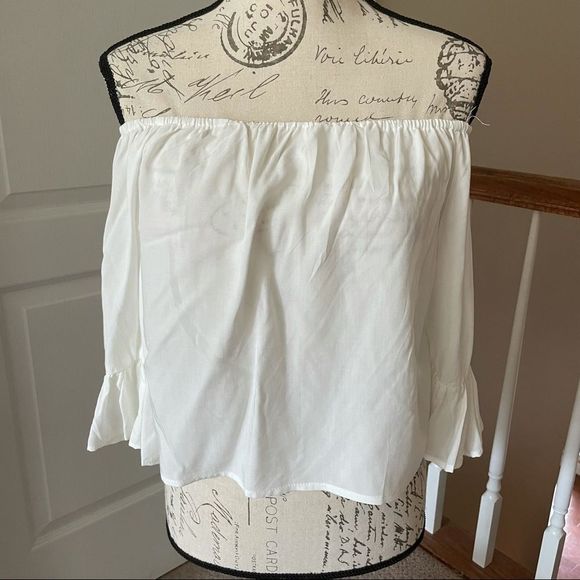 🍒 - 2 FOR $15! NWT Off-the-shoulder Blouse - Picture 1 of 5